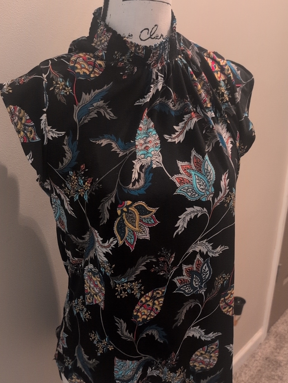 New York & Company Black Floral Mock-Neck Cap Sleeve Top